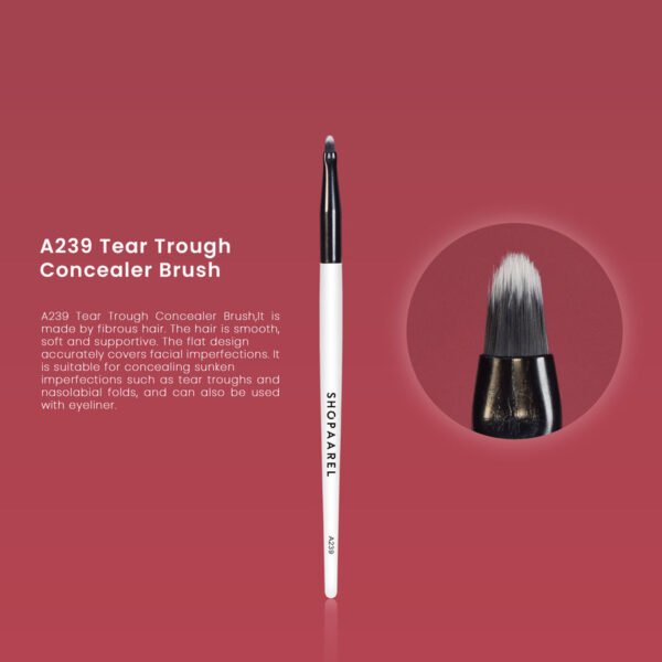 A239 Tear Trough Concealer Brush - Image 2