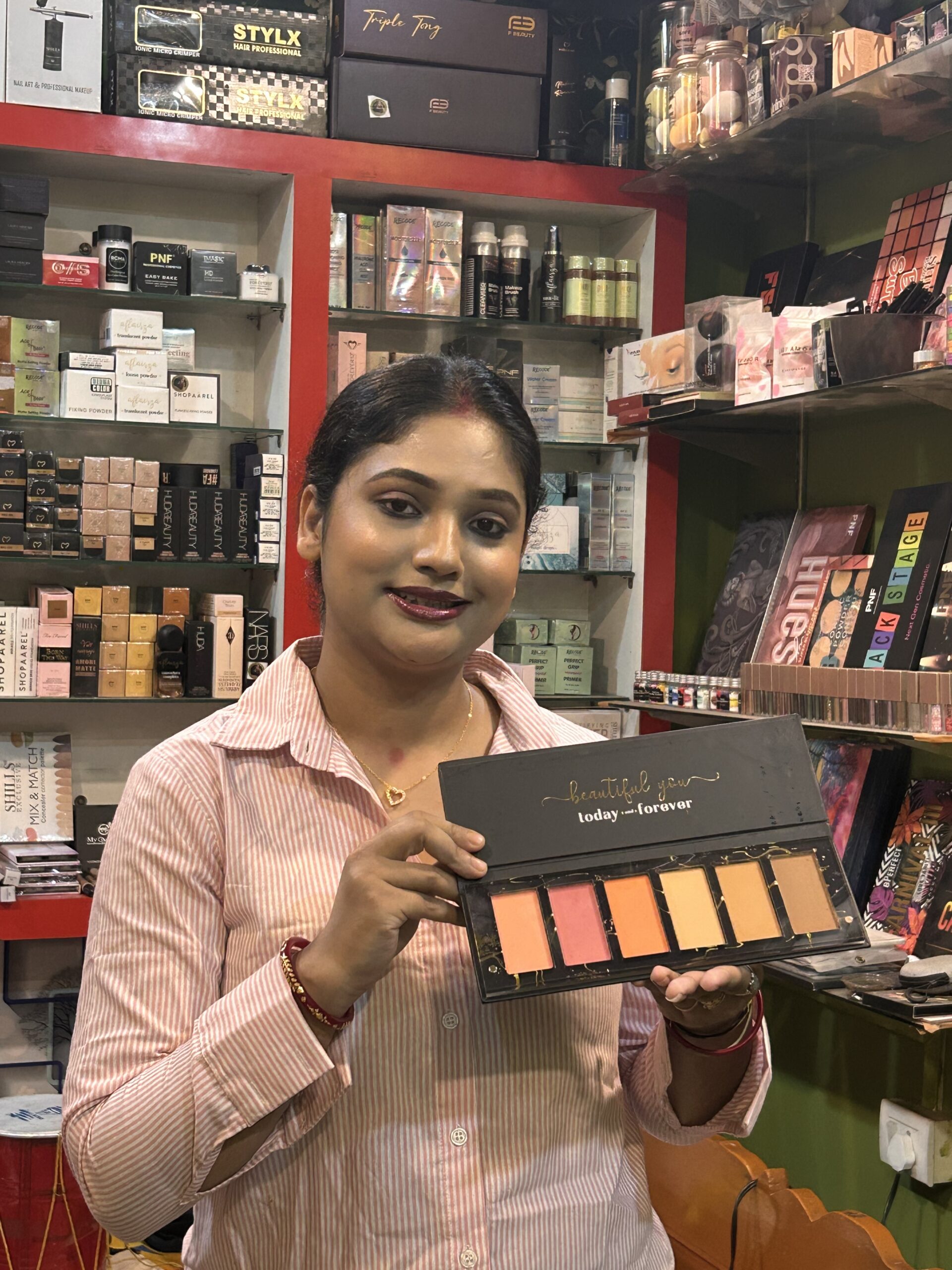 Sculpt and Glow Matte powder Blusher Contour Palette | Buildable Coverage | Lightweight, Finely-Milled Formula | Long-Lasting Powder for Sculpted Definition | Suitable for All Skin Tones