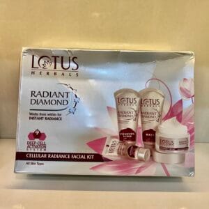 Lotus Herbal Radiant Diamond Facial kit